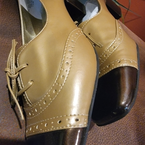 Anne Klein iflex AK Brown/Tan Tie-Up Color-Block Heeled Oxford Shoes/AKKarisse - Picture 6 of 11